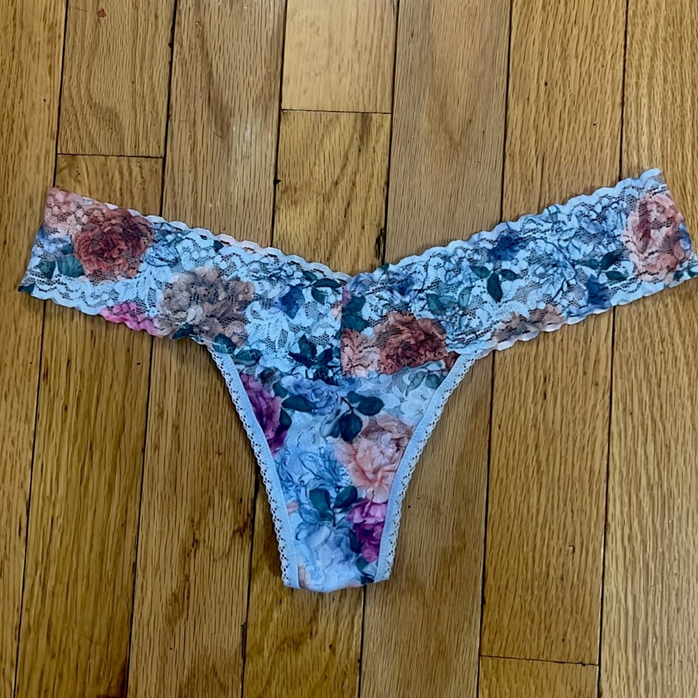 NWOT Hanky Panky Signature Lace Low rise thong panties. Pale blue floral print.